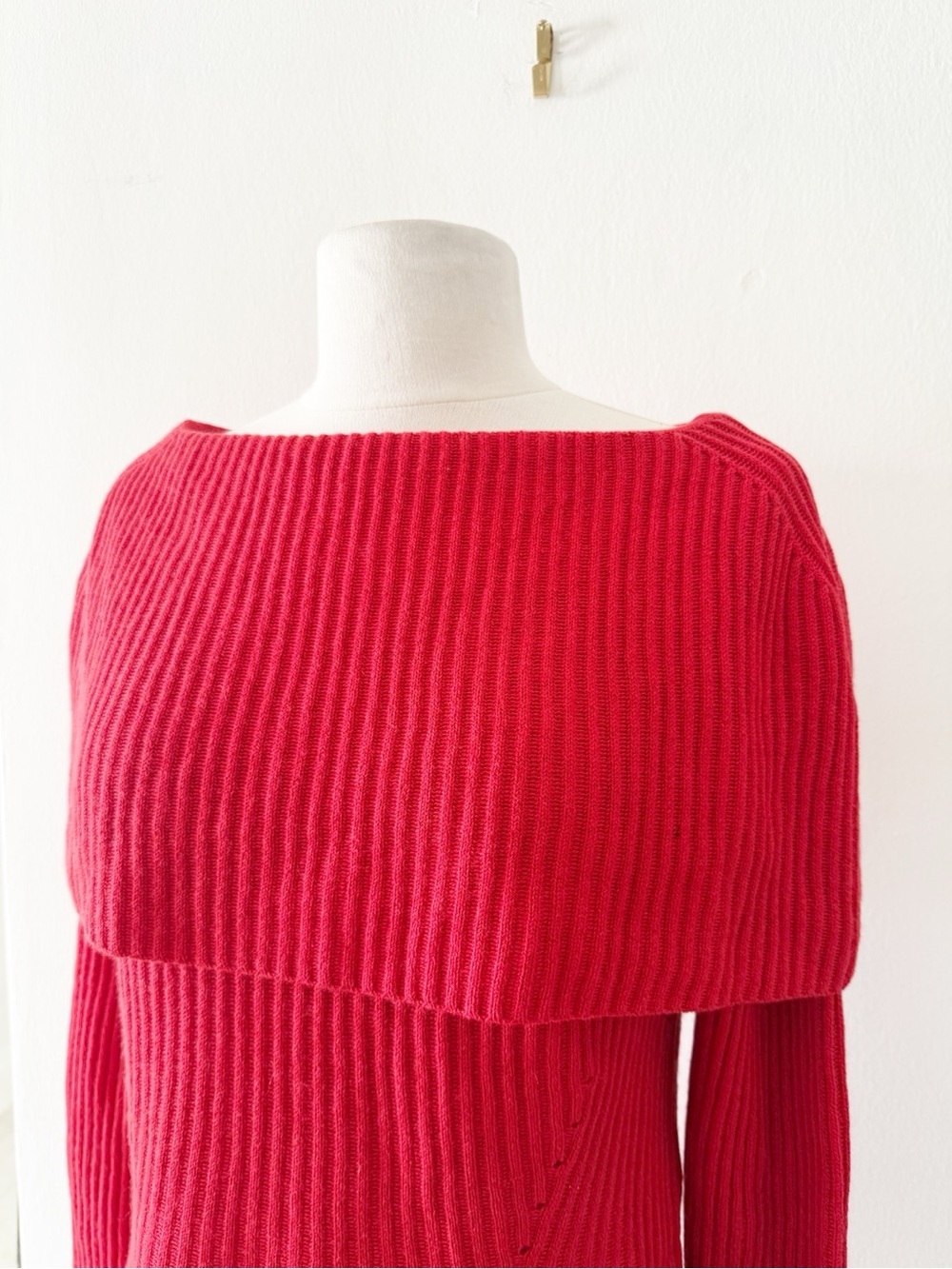Carolina Herrera Cashmere & Silk Red Ribbed Knit Boatneck Sweater Top Italy - Picture 3 of 8